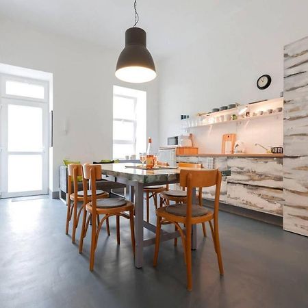 Modern Stylish 2 Bedroom Holiday Apartment Budapest Luaran gambar