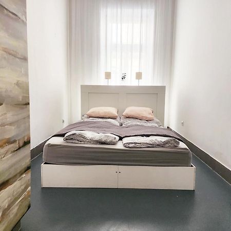 Modern Stylish 2 Bedroom Holiday Apartment Budapest Luaran gambar