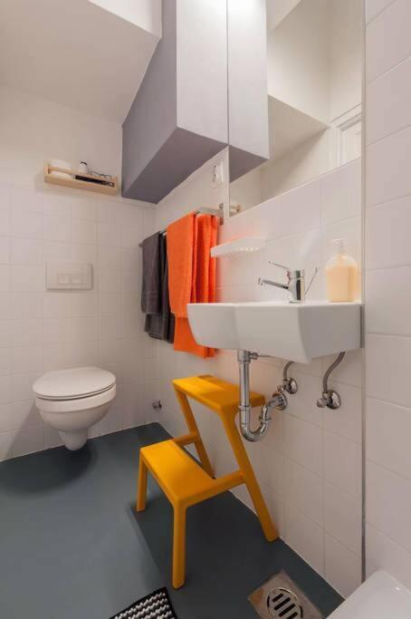 Modern Stylish 2 Bedroom Holiday Apartment Budapest Luaran gambar