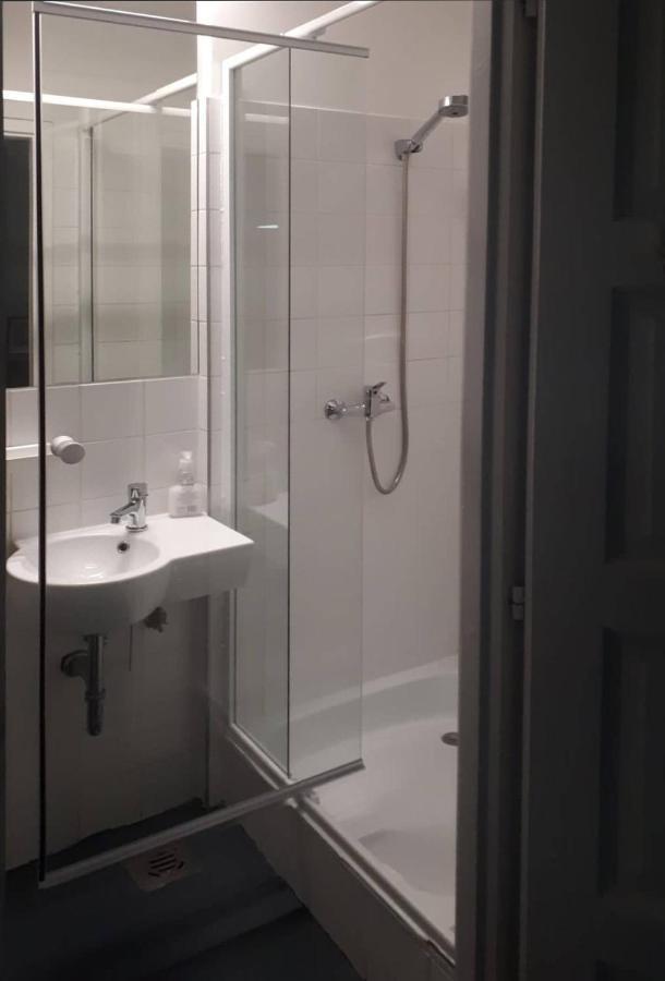 Modern Stylish 2 Bedroom Holiday Apartment Budapest Luaran gambar