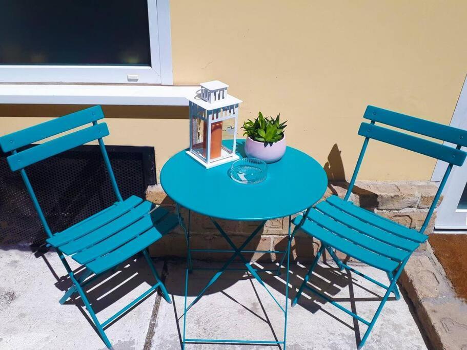 Modern Stylish 2 Bedroom Holiday Apartment Budapest Luaran gambar