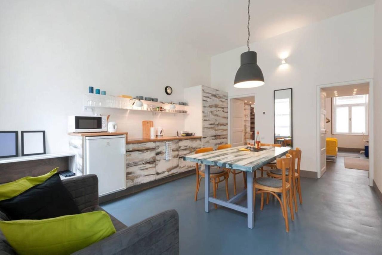 Modern Stylish 2 Bedroom Holiday Apartment Budapest Luaran gambar