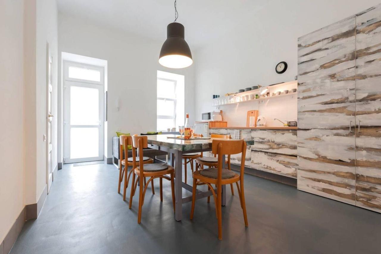 Modern Stylish 2 Bedroom Holiday Apartment Budapest Luaran gambar