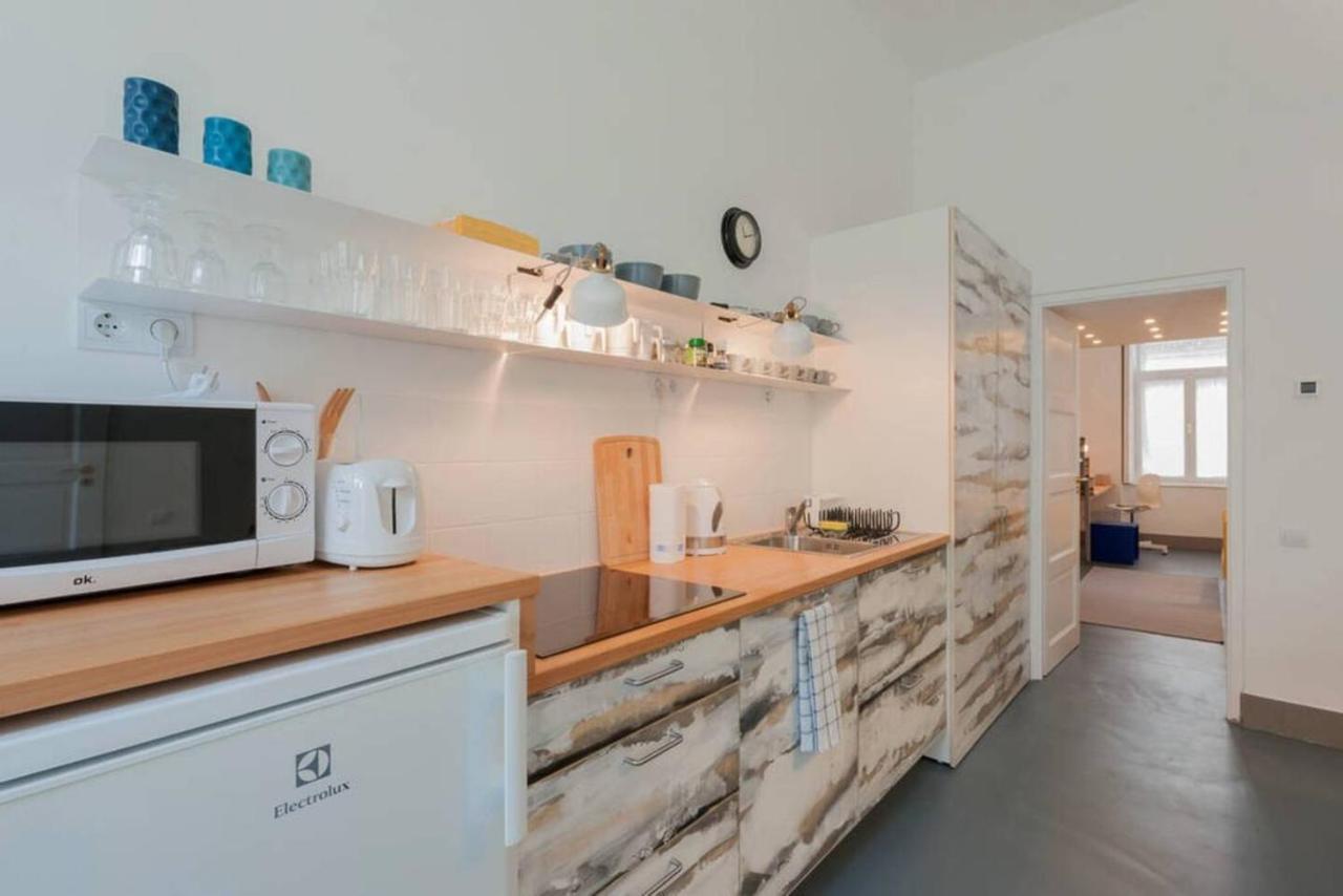 Modern Stylish 2 Bedroom Holiday Apartment Budapest Luaran gambar