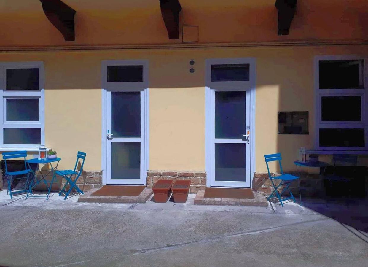 Modern Stylish 2 Bedroom Holiday Apartment Budapest Luaran gambar