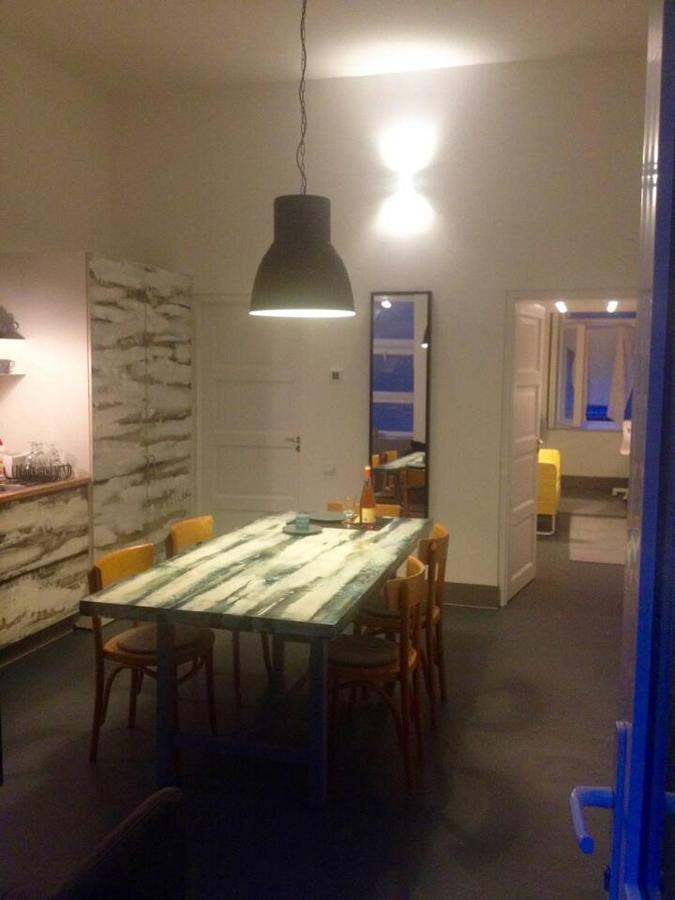 Modern Stylish 2 Bedroom Holiday Apartment Budapest Luaran gambar